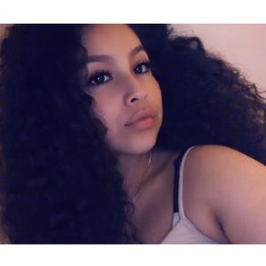 Meet your Posher, Daniela